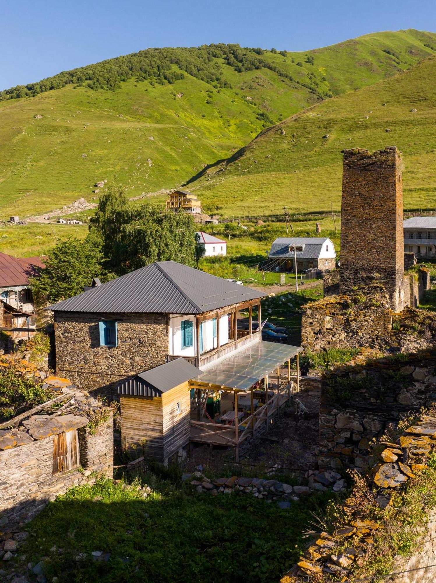 Agra Ushguli Hotel Eksteriør billede